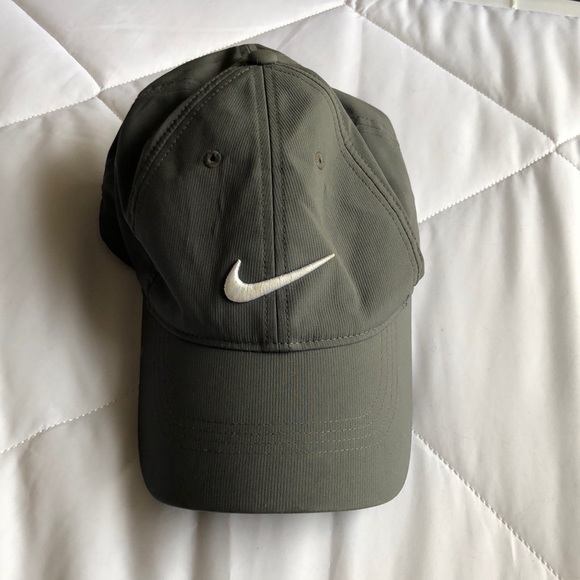 Nike Accessories - Nike hat grey